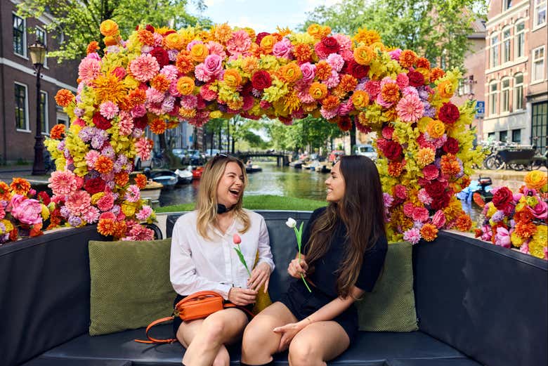 Enjoy this boat ride through Amsterdam's canals!