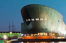 Amsterdam Travel Guide